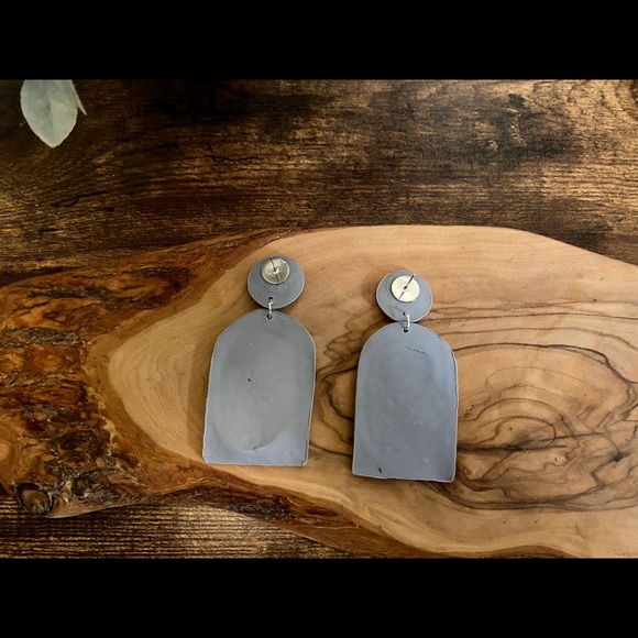 Handmade Abstract Face Clay Polymer Earrings-Grey - Picture 3 of 7